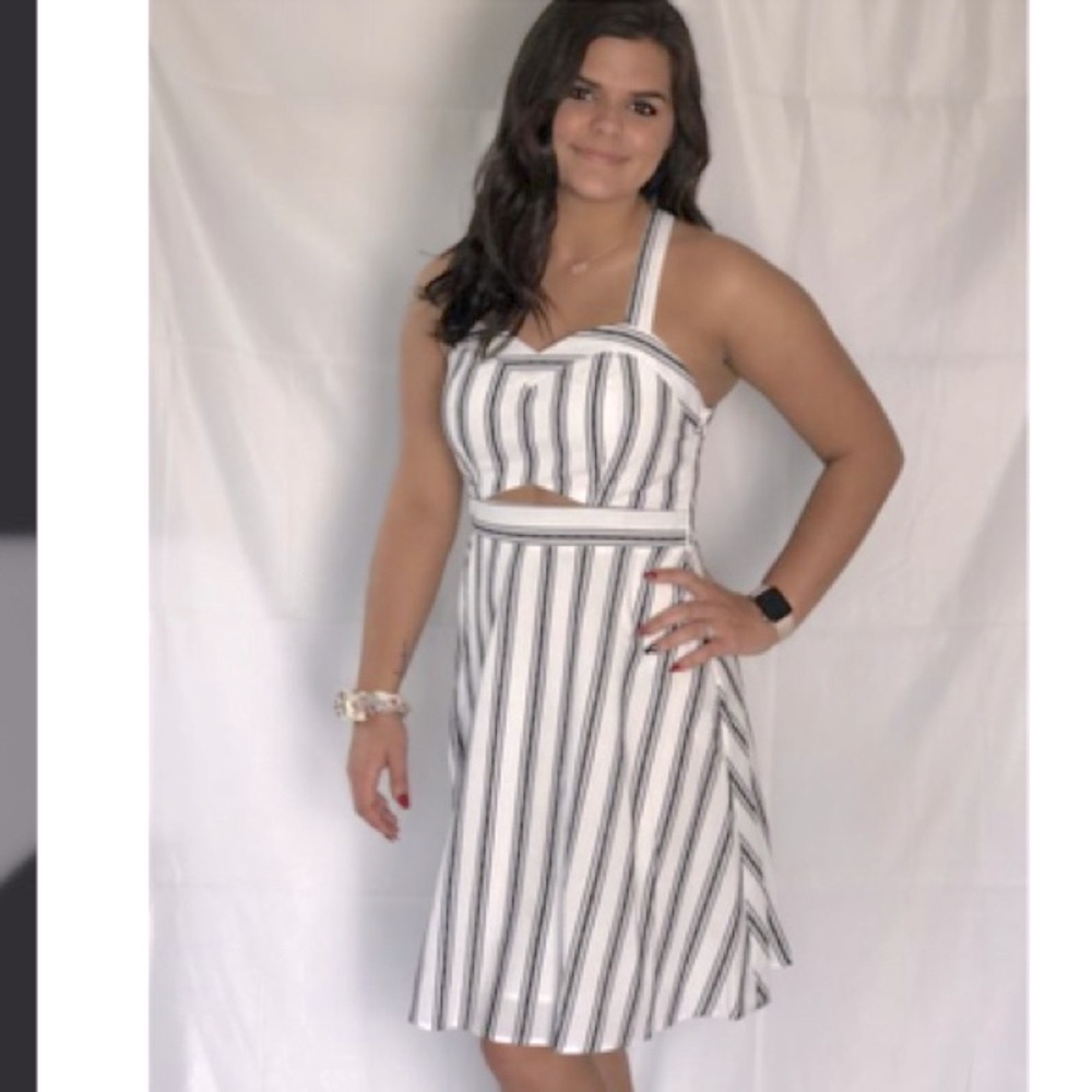 NWT DOE & RAE BOUTIQUE SUMMER DRESS - SMALL, MEDIUM OR LARGE - Picture 2 of 9